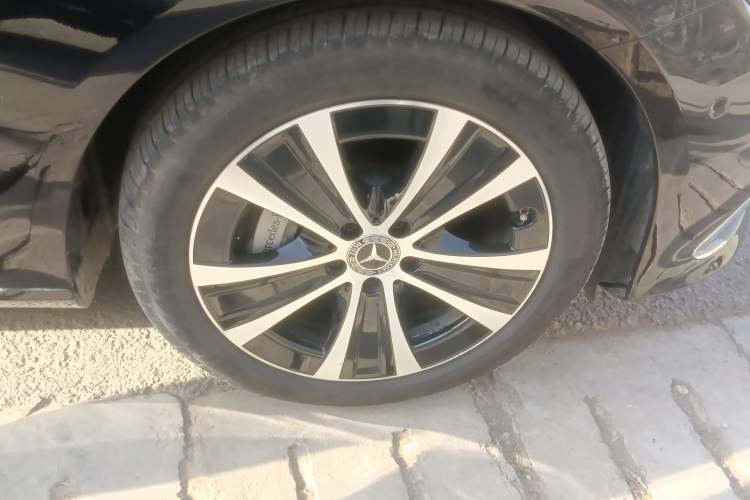Used Mercedes-Benz E-Class New Energy 2023 E 350 e L Plug-in Hybrid Sedan Right Front Wheel Hub