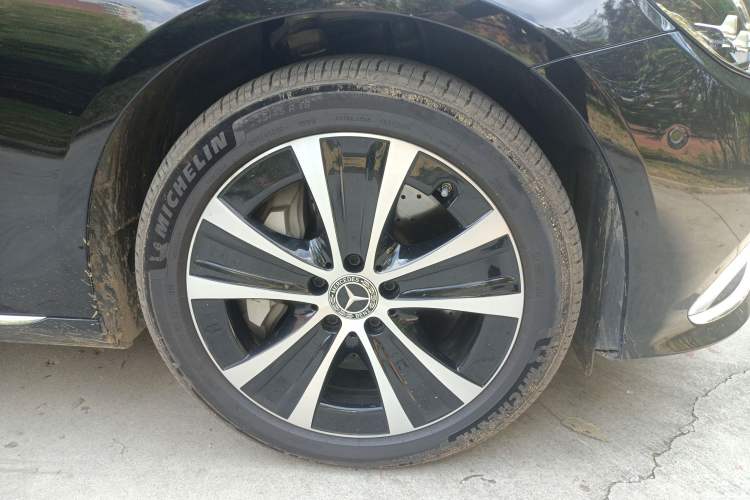 Used Mercedes-Benz E-Class New Energy 2023 E 350 e L Plug-in Hybrid Sedan Right Front Wheel Hub