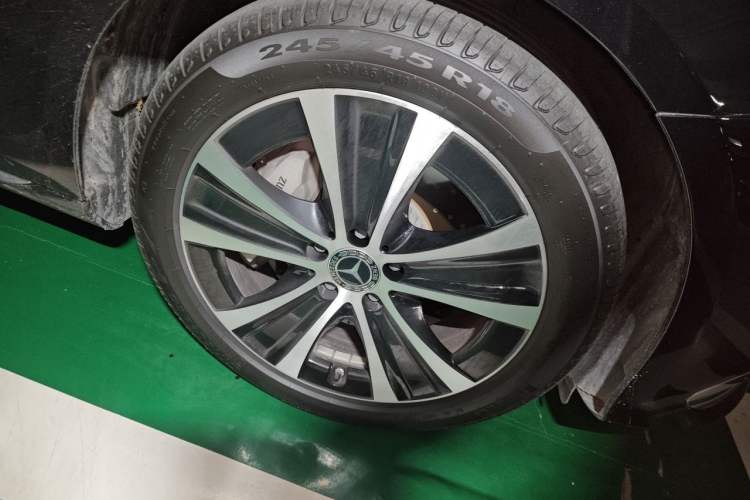 Used Mercedes-Benz E-Class New Energy 2023 E 350 e L Plug-in Hybrid Sedan Right Front Wheel Hub