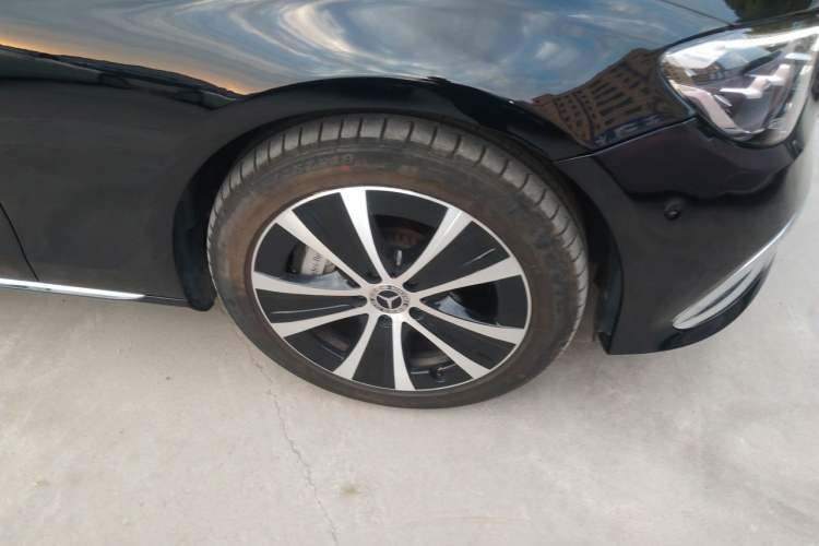 Used Mercedes-Benz E-Class New Energy 2023 E 350 e L Plug-in Hybrid Sedan Right Front Wheel Hub