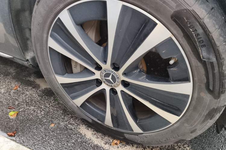 Used Mercedes-Benz E-Class New Energy 2023 E 350 e L Plug-in Hybrid Sedan Right Front Wheel Hub