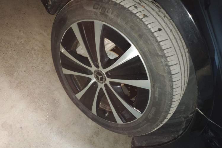 Used Mercedes-Benz E-Class New Energy 2023 E 350 e L Plug-in Hybrid Sedan Right Front Wheel Hub
