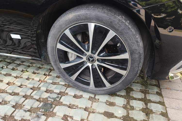Used Mercedes-Benz E-Class New Energy 2023 E 350 e L Plug-in Hybrid Sedan Right Front Wheel Hub