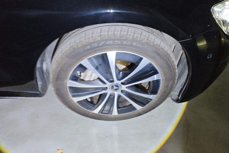 Used Mercedes-Benz E-Class New Energy 2023 E 350 e L Plug-in Hybrid Sports Sedan Right Front Wheel Hub