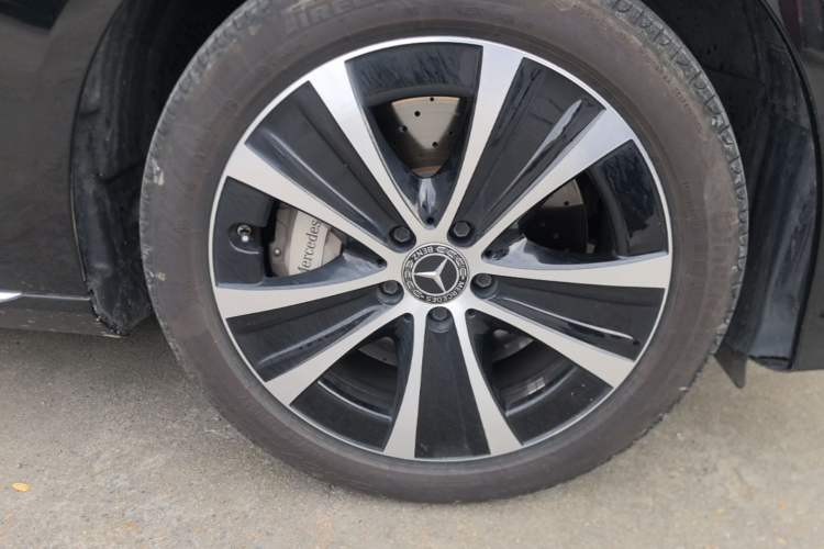 Used Mercedes-Benz E-Class New Energy 2023 E 350 e L Plug-in Hybrid Sedan Right Front Wheel Hub