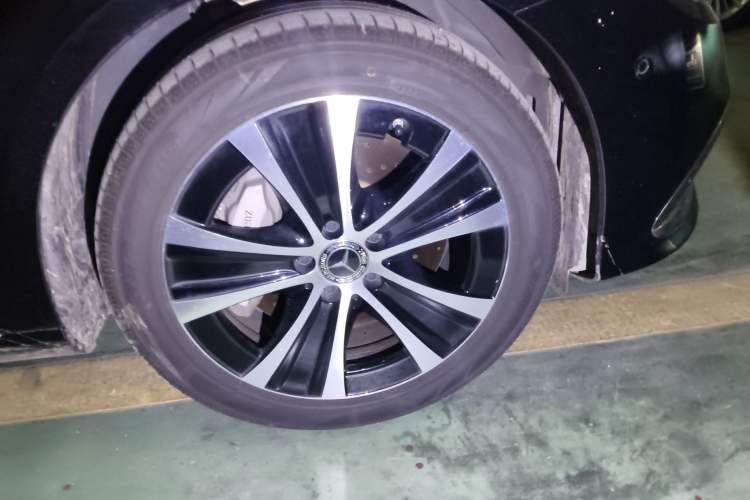 Used Mercedes-Benz E-Class New Energy 2023 E 350 e L Plug-in Hybrid Sedan Right Front Wheel Hub