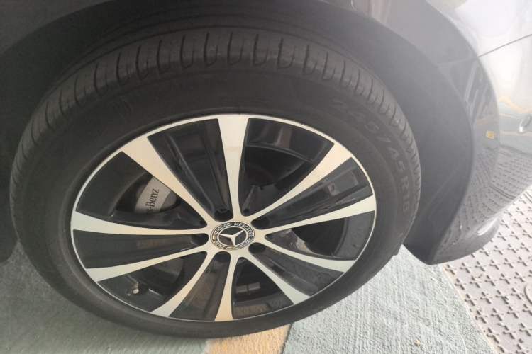 Used Mercedes-Benz E-Class New Energy 2023 E 350 e L Plug-in Hybrid Sedan Right Front Wheel Hub