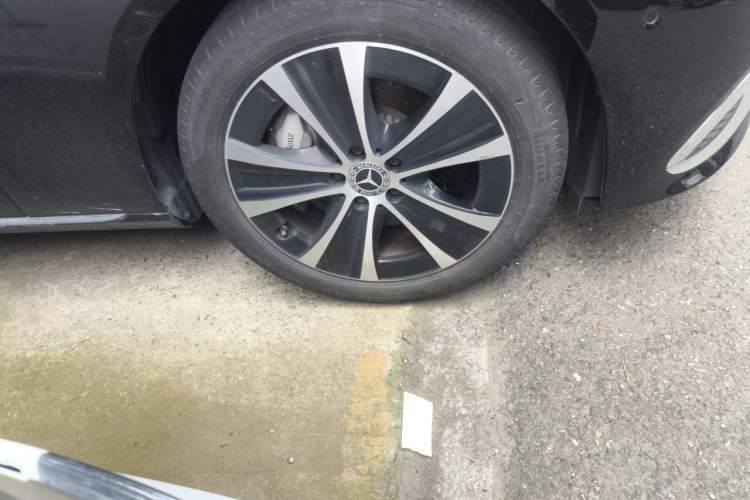 Used Mercedes-Benz E-Class New Energy 2023 E 350 e L Plug-in Hybrid Sedan Right Front Wheel Hub