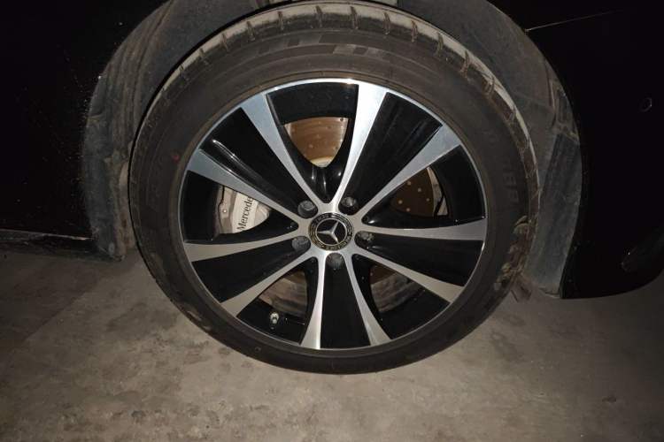 Used Mercedes-Benz E-Class New Energy 2023 E 350 e L Plug-in Hybrid Sedan Right Front Wheel Hub