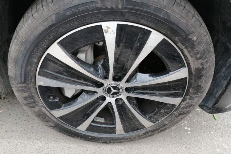 Used Mercedes-Benz E-Class New Energy 2023 E 350 e L Plug-in Hybrid Sedan Right Front Wheel Hub