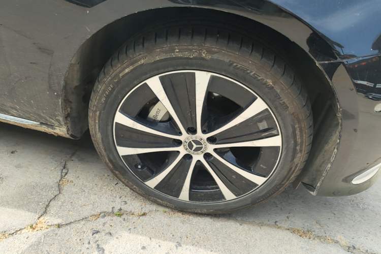 Used Mercedes-Benz E-Class New Energy 2023 E 350 e L Plug-in Hybrid Sedan Right Front Wheel Hub