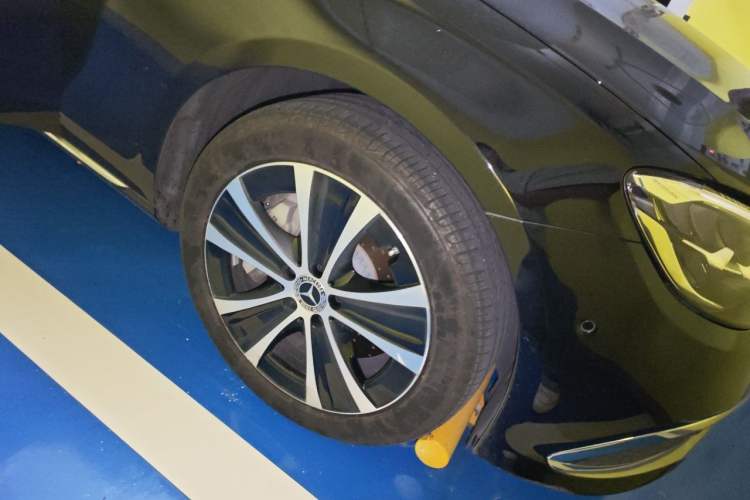 Used Mercedes-Benz E-Class New Energy 2023 E 350 e L Plug-in Hybrid Sedan Right Front Wheel Hub