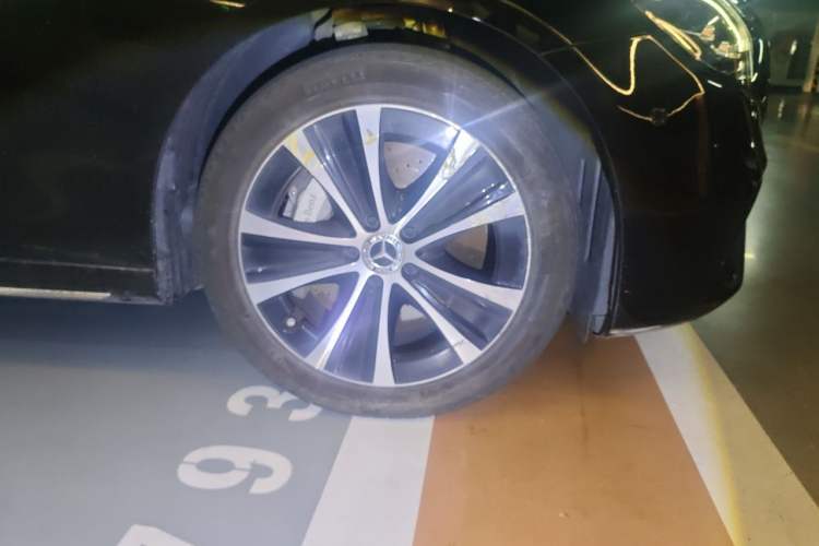 Used Mercedes-Benz E-Class New Energy 2023 E 350 e L Plug-in Hybrid Sports Sedan Right Front Wheel Hub