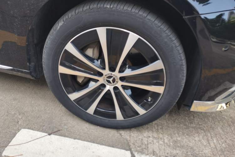 Used Mercedes-Benz E-Class New Energy 2023 E 350 e L Plug-in Hybrid Sedan Right Front Wheel Hub