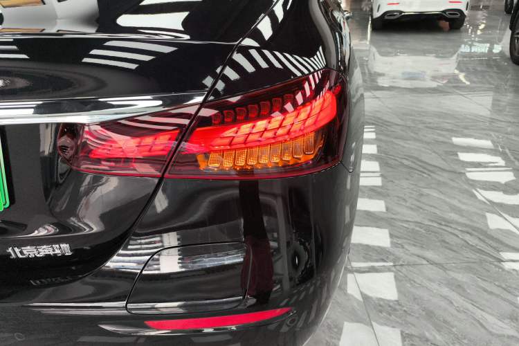 Used Mercedes-Benz E-Class New Energy 2023 E 350 e L Plug-in Hybrid Sedan Right Rear Taillight