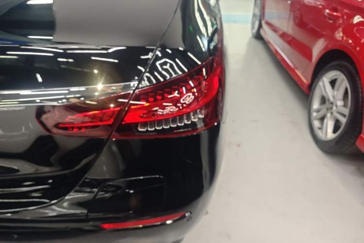 Used Mercedes-Benz E-Class New Energy 2023 E 350 e L Plug-in Hybrid Sedan Right Rear Taillight