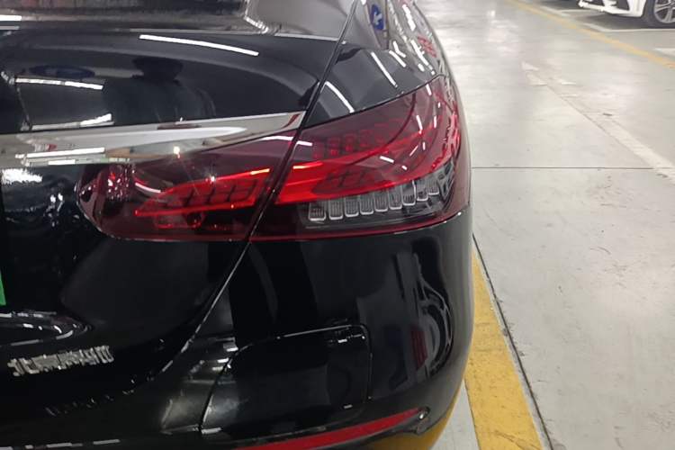 Used Mercedes-Benz E-Class New Energy 2023 E 350 e L Plug-in Hybrid Sedan Right Rear Taillight