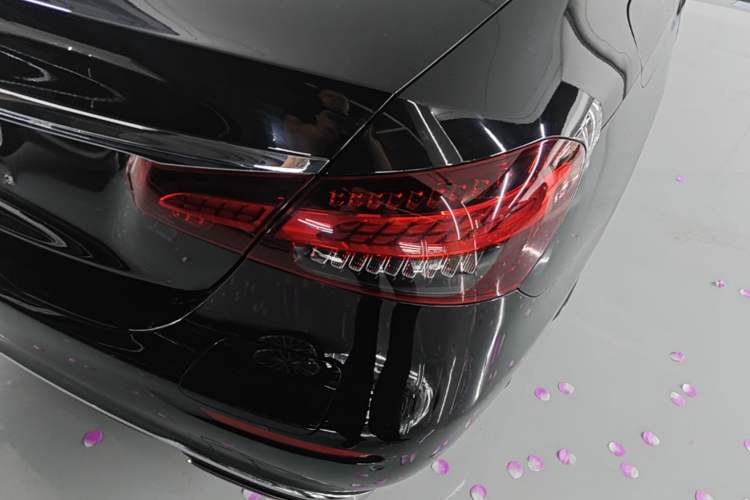 Used Mercedes-Benz E-Class New Energy 2023 E 350 e L Plug-in Hybrid Sedan Right Rear Taillight