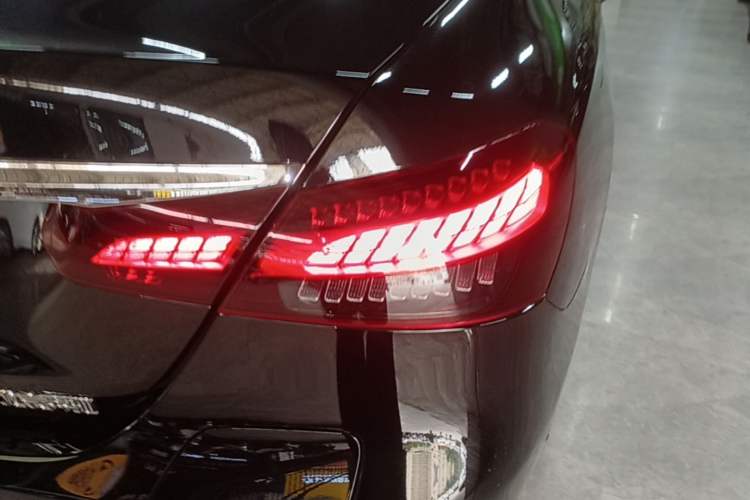 Used Mercedes-Benz E-Class New Energy 2023 E 350 e L Plug-in Hybrid Sedan Right Rear Taillight