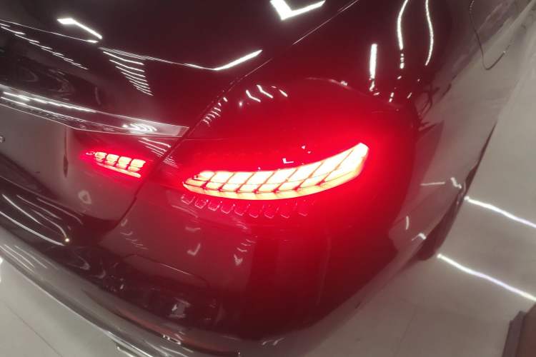 Used Mercedes-Benz E-Class New Energy 2023 E 350 e L Plug-in Hybrid Sedan Right Rear Taillight