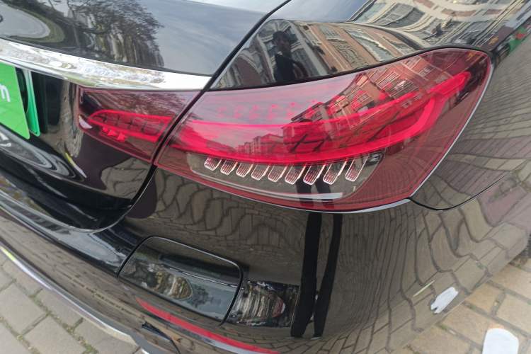Used Mercedes-Benz E-Class New Energy 2023 E 350 e L Plug-in Hybrid Sports Sedan Right Rear Taillight