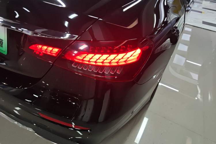 Used Mercedes-Benz E-Class New Energy 2023 E 350 e L Plug-in Hybrid Sedan Right Rear Taillight