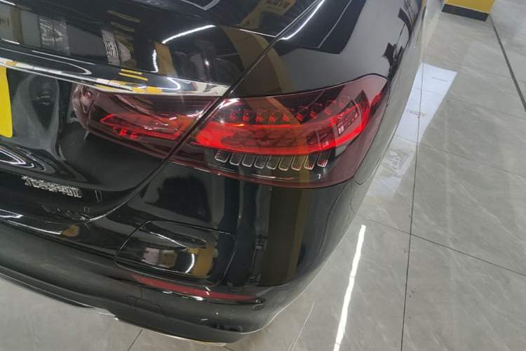 Used Mercedes-Benz E-Class New Energy 2023 E 350 e L Plug-in Hybrid Sports Sedan Right Rear Taillight