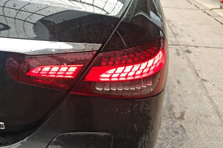 Used Mercedes-Benz E-Class New Energy 2023 E 350 e L Plug-in Hybrid Sedan Right Rear Taillight