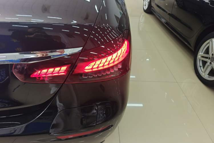 Used Mercedes-Benz E-Class New Energy 2023 E 350 e L Plug-in Hybrid Sedan Right Rear Taillight