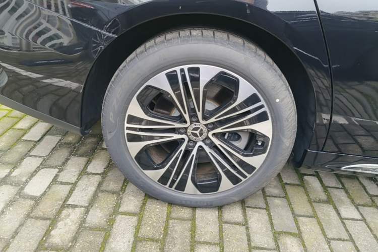 Used Mercedes-Benz E-Class New Energy 2023 E 350 e L Plug-in Hybrid Sports Sedan Right Rear Wheel Hub