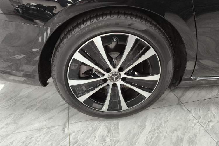 Used Mercedes-Benz E-Class New Energy 2023 E 350 e L Plug-in Hybrid Sedan Right Rear Wheel Hub