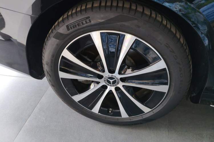 Used Mercedes-Benz E-Class New Energy 2023 E 350 e L Plug-in Hybrid Sports Sedan Right Rear Wheel Hub
