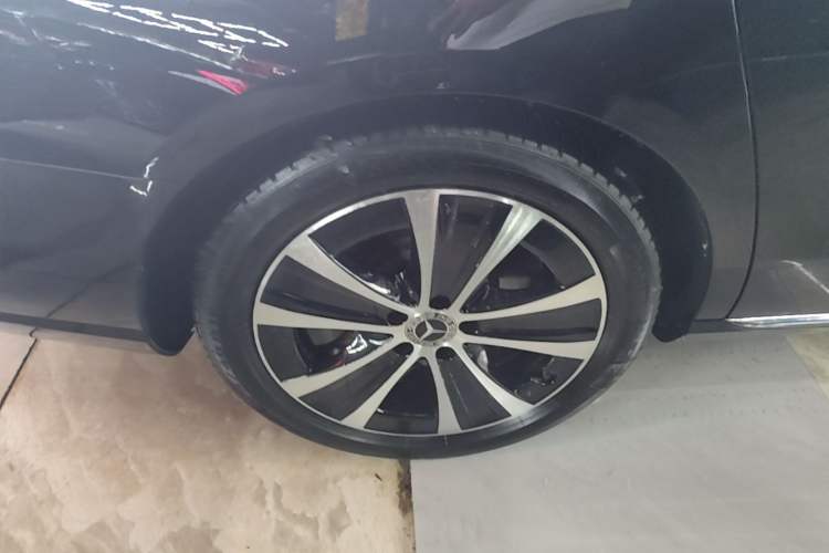 Used Mercedes-Benz E-Class New Energy 2023 E 350 e L Plug-in Hybrid Sedan Right Rear Wheel Hub