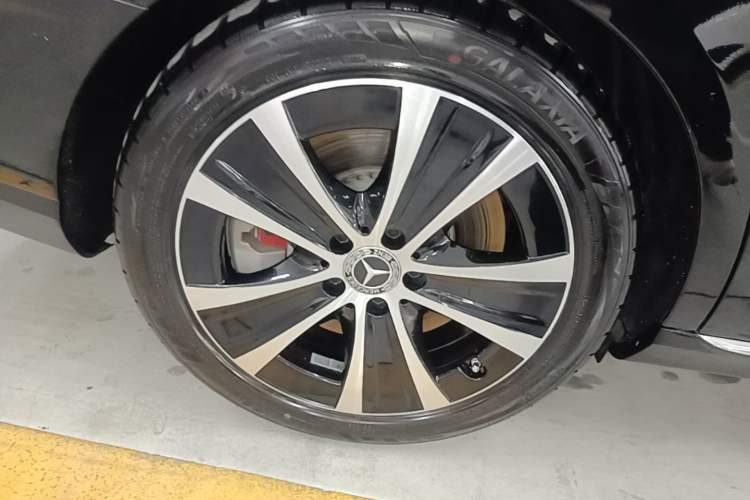 Used Mercedes-Benz E-Class New Energy 2023 E 350 e L Plug-in Hybrid Sedan Right Rear Wheel Hub