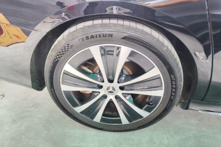 Used Mercedes-Benz E-Class New Energy 2023 E 350 e L Plug-in Hybrid Sports Sedan Right Rear Wheel Hub