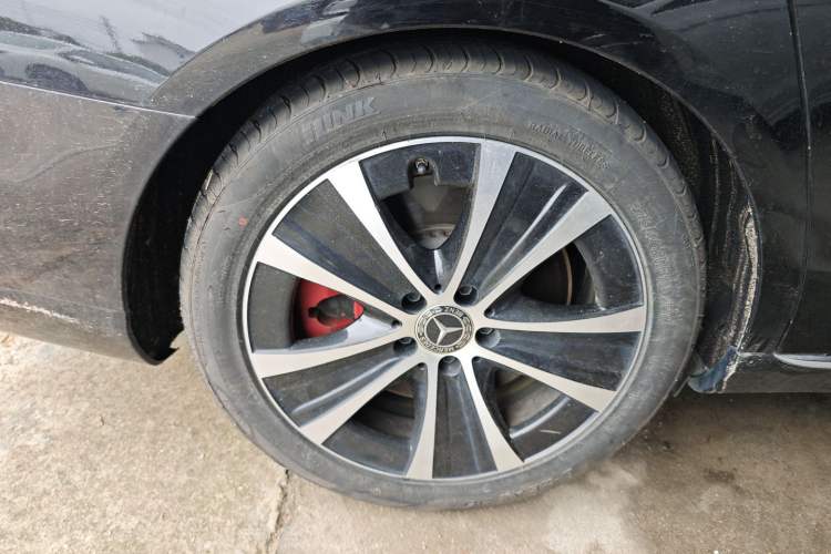 Used Mercedes-Benz E-Class New Energy 2023 E 350 e L Plug-in Hybrid Sedan Right Rear Wheel Hub