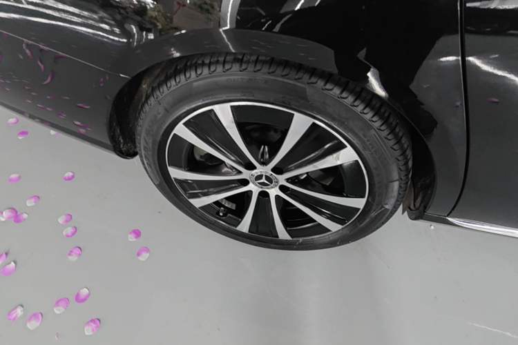 Used Mercedes-Benz E-Class New Energy 2023 E 350 e L Plug-in Hybrid Sedan Right Rear Wheel Hub