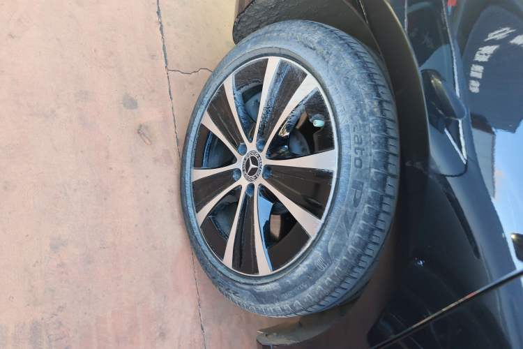 Used Mercedes-Benz E-Class New Energy 2023 E 350 e L Plug-in Hybrid Sedan Right Rear Wheel Hub