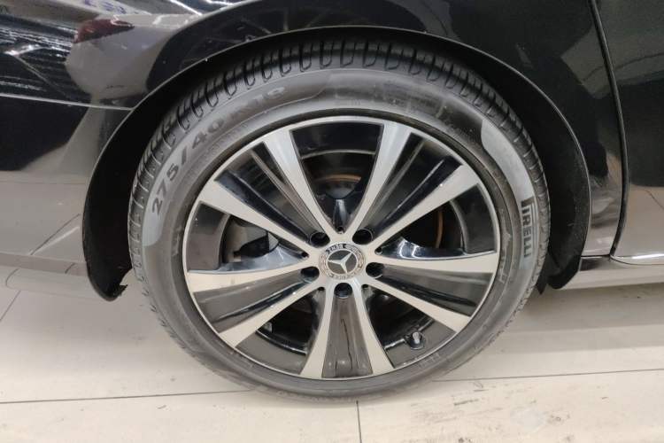 Used Mercedes-Benz E-Class New Energy 2023 E 350 e L Plug-in Hybrid Sedan Right Rear Wheel Hub