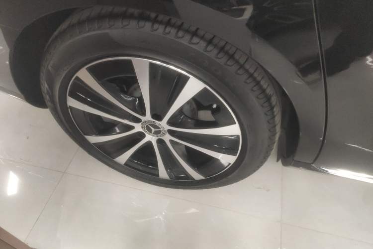 Used Mercedes-Benz E-Class New Energy 2023 E 350 e L Plug-in Hybrid Sedan Right Rear Wheel Hub