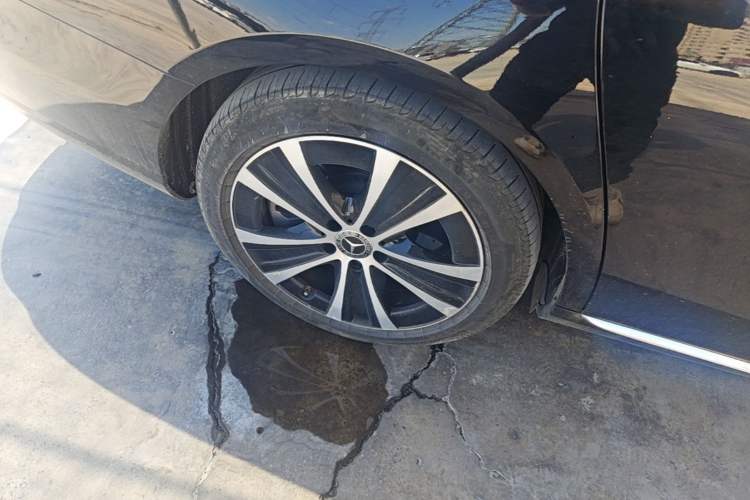 Used Mercedes-Benz E-Class New Energy 2023 E 350 e L Plug-in Hybrid Sedan Right Rear Wheel Hub