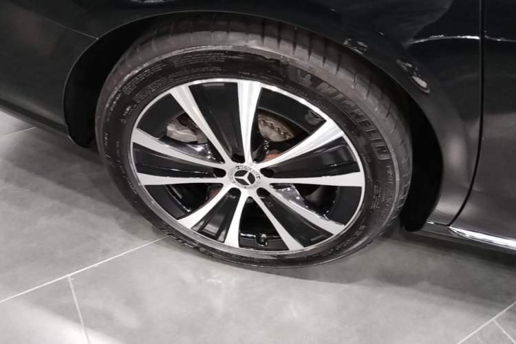 Used Mercedes-Benz E-Class New Energy 2023 E 350 e L Plug-in Hybrid Sedan Right Rear Wheel Hub