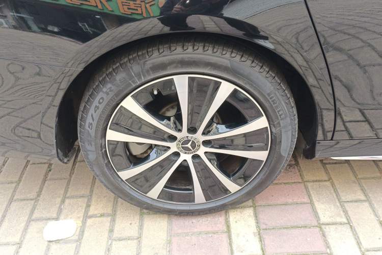 Used Mercedes-Benz E-Class New Energy 2023 E 350 e L Plug-in Hybrid Sports Sedan Right Rear Wheel Hub