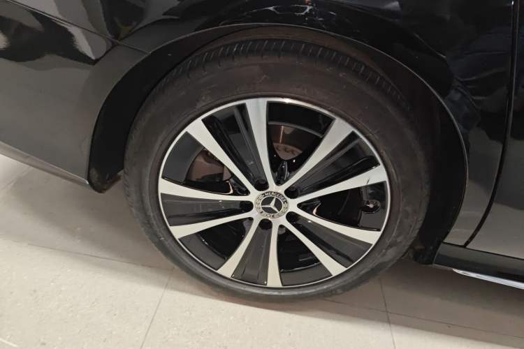 Used Mercedes-Benz E-Class New Energy 2023 E 350 e L Plug-in Hybrid Sedan Right Rear Wheel Hub