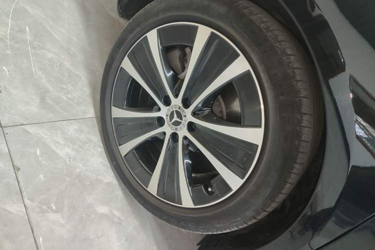 Used Mercedes-Benz E-Class New Energy 2023 E 350 e L Plug-in Hybrid Sports Sedan Right Rear Wheel Hub