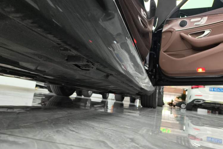 Used Mercedes-Benz E-Class New Energy 2023 E 350 e L Plug-in Hybrid Sedan Right Side Sill