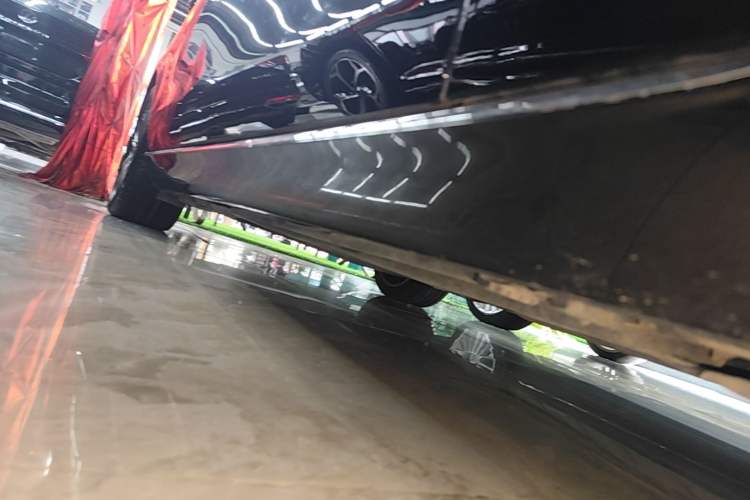 Used Mercedes-Benz E-Class New Energy 2023 E 350 e L Plug-in Hybrid Sedan Right Side Sill