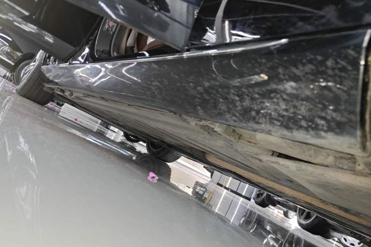 Used Mercedes-Benz E-Class New Energy 2023 E 350 e L Plug-in Hybrid Sedan Right Side Sill