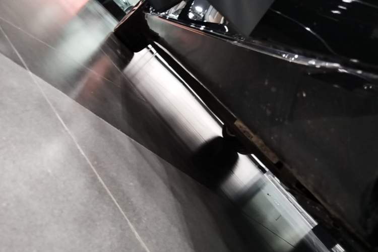 Used Mercedes-Benz E-Class New Energy 2023 E 350 e L Plug-in Hybrid Sedan Right Side Sill
