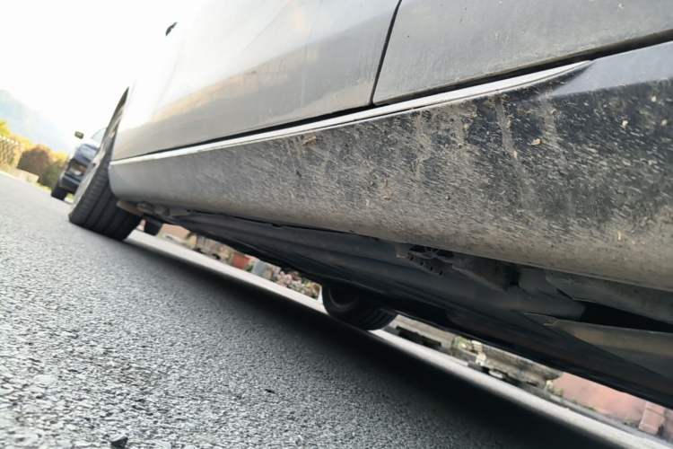 Used Mercedes-Benz E-Class New Energy 2023 E 350 e L Plug-in Hybrid Sedan Right Side Sill